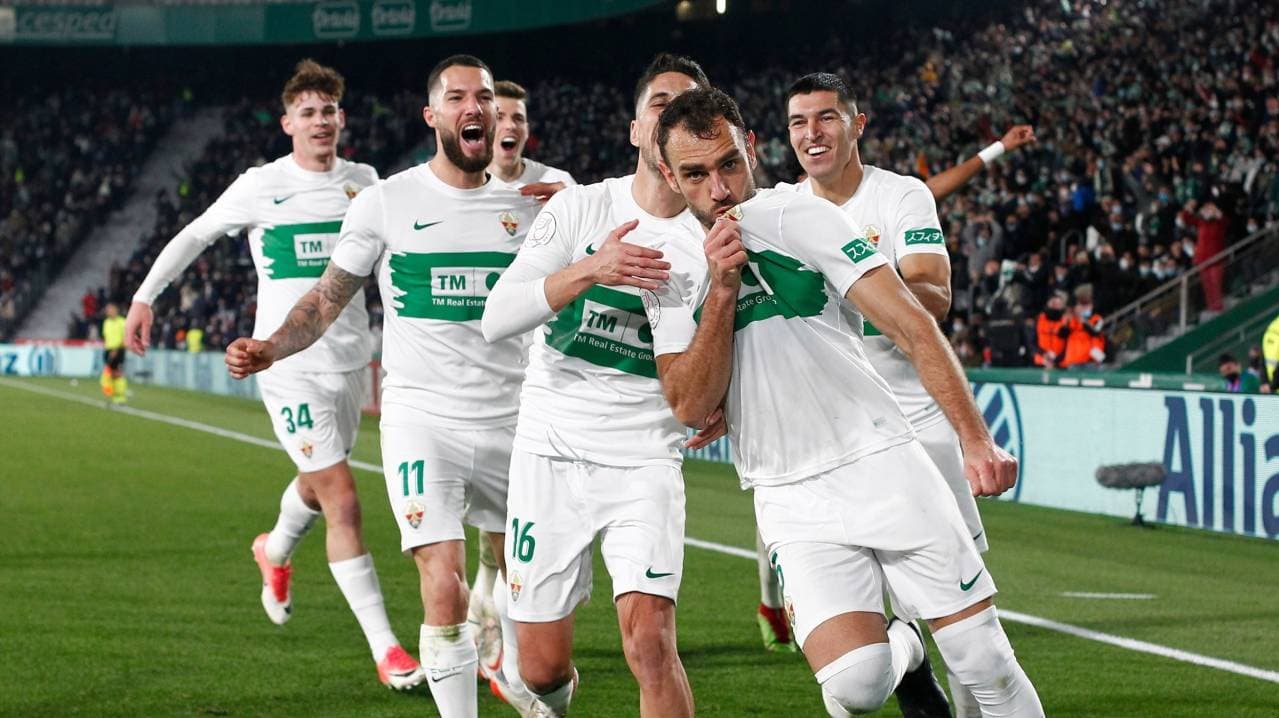 Jugadores de Elche celebrando un gol
