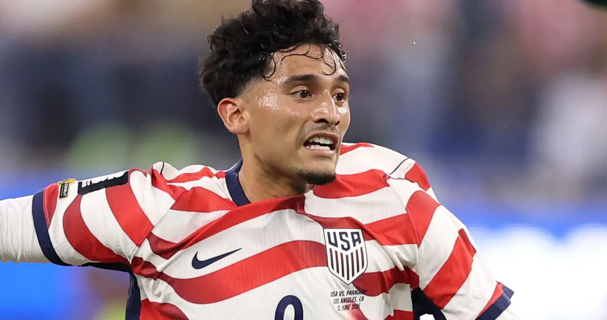 Jugador de Estados Unidos con camiseta a rayas