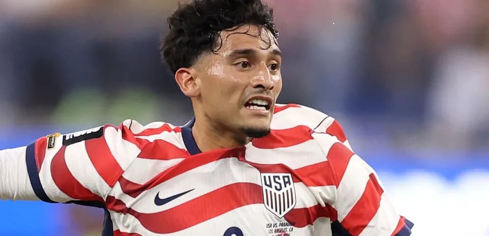 Jugador de Estados Unidos con camiseta a rayas