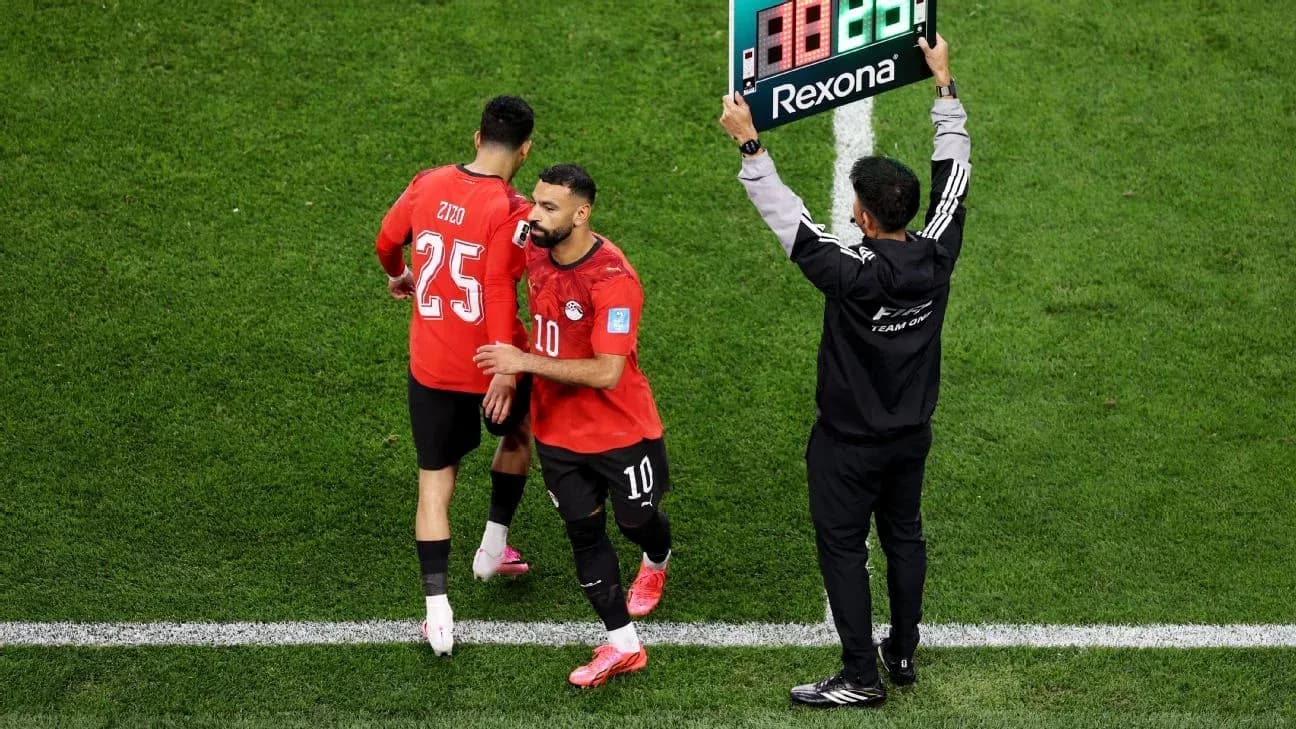 Cambio de jugador en partido de fútbol