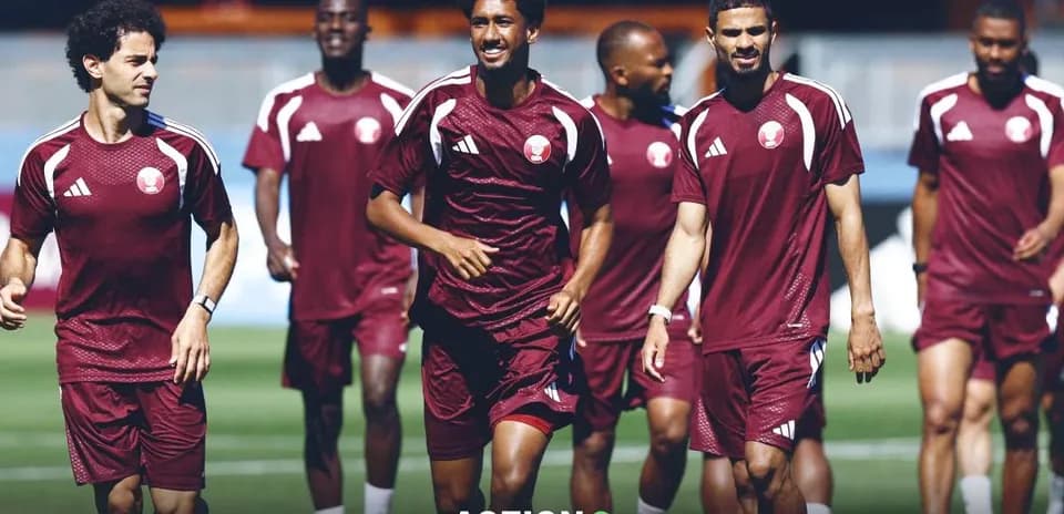 Jugadores de Catar entrenando para el partido