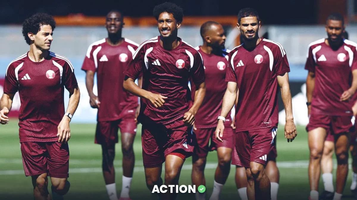 Jugadores de Catar entrenando para el partido