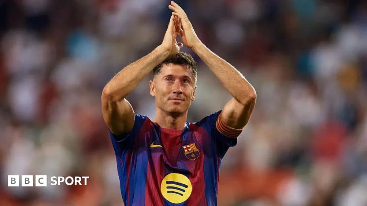 Jugador de Barcelona aplaudiendo a la afición