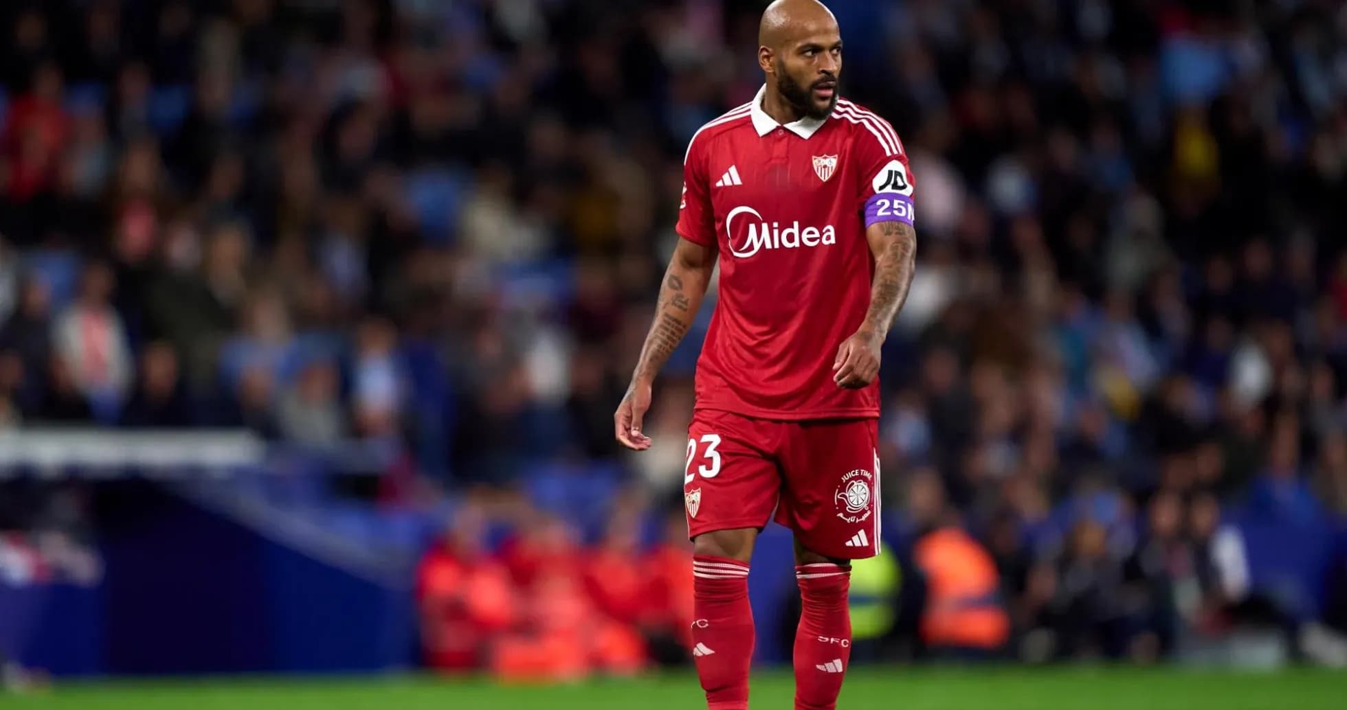Jugador del Sevilla en partido de La Liga
