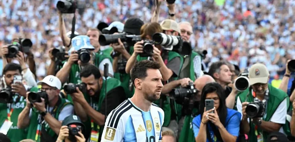 Lionel Messi surrounded by photographers during match