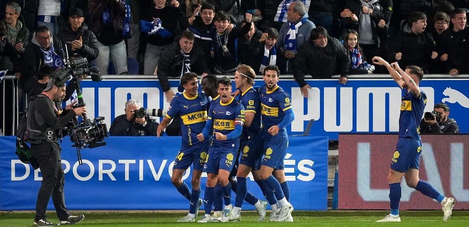 Jugadores del Alavés celebrando un gol