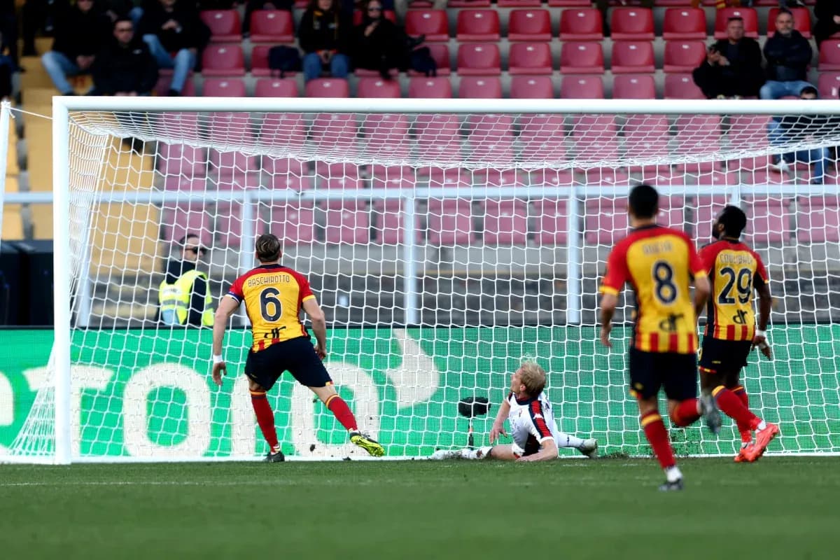 Gol de Lecce contra Genoa en la Serie A