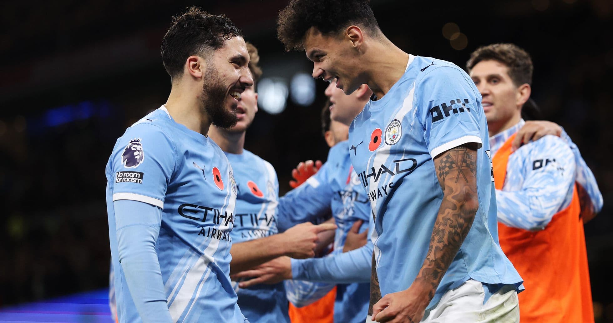 Jugadores de Manchester City celebrando un gol