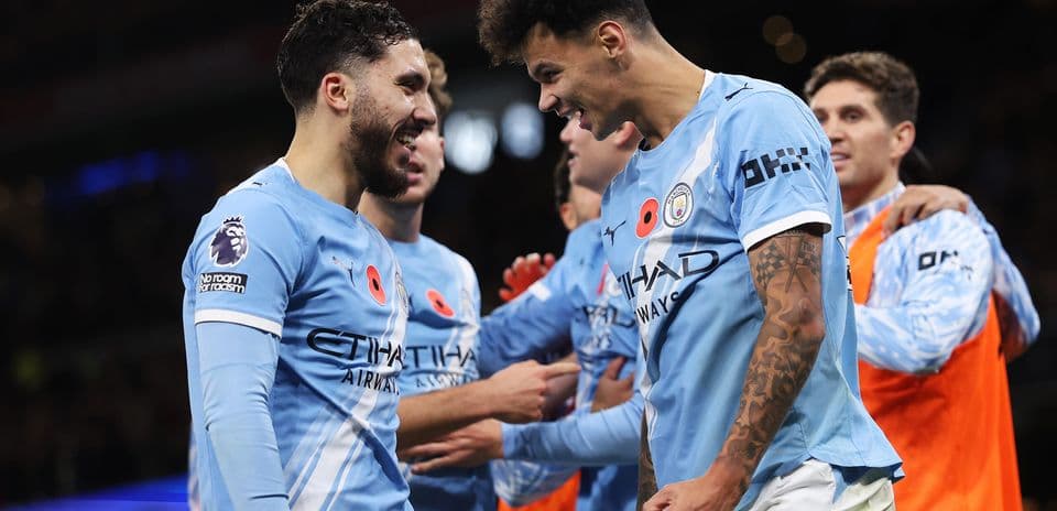 Jugadores de Manchester City celebrando un gol