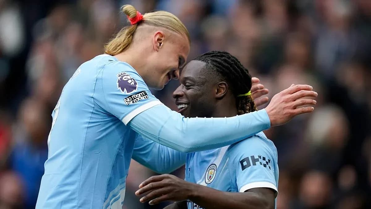 Jugadores de Manchester City celebrando un gol