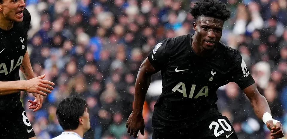 Jugador de Tottenham celebrando un gol