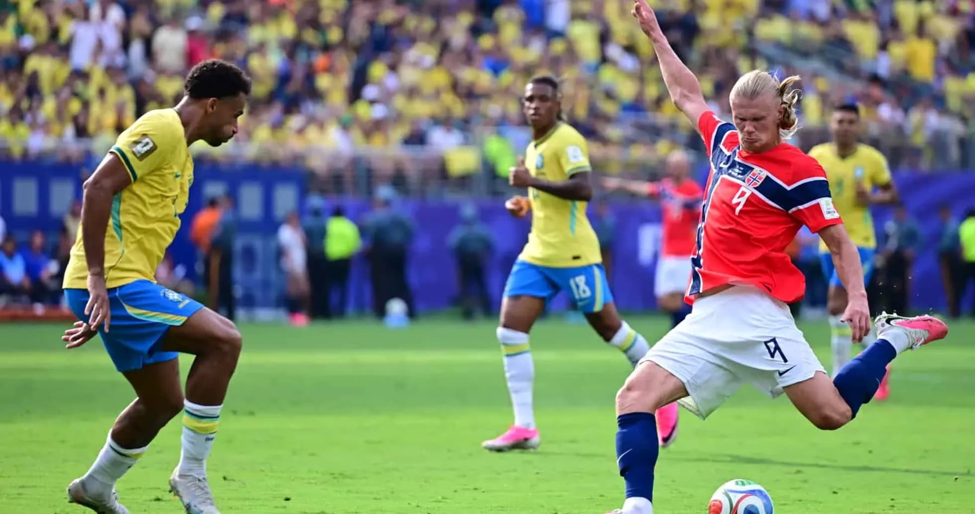 Jugador brasileño compitiendo contra Noruega