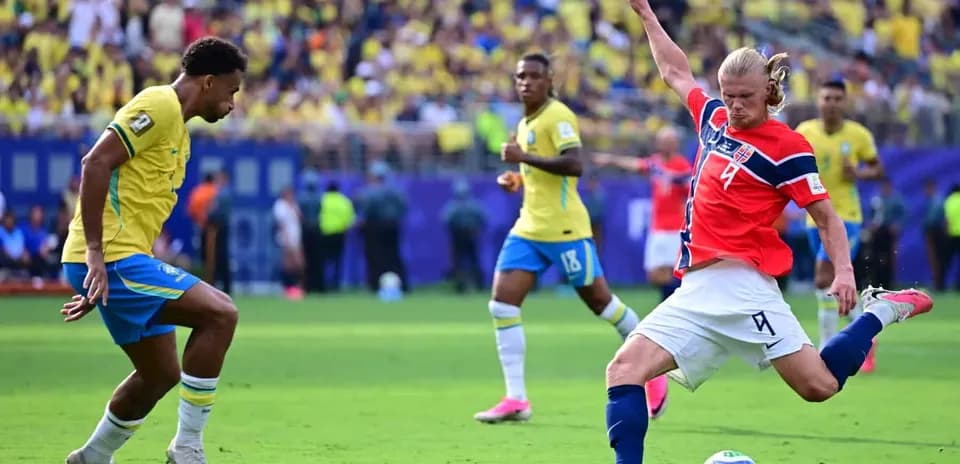 Jugador brasileño compitiendo contra Noruega