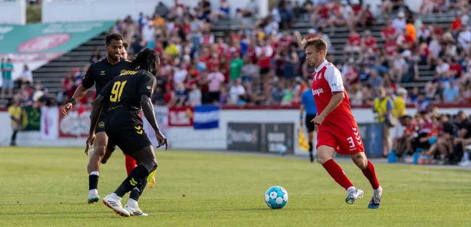 Jugadores de Charleston Battery y FC Tulsa en partido
