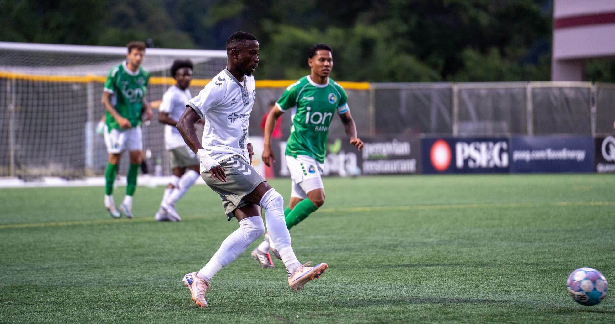 Jugador del NY Cosmos en acción durante el partido
