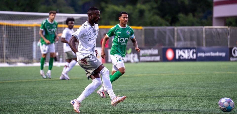 Jugador del NY Cosmos en acción durante el partido
