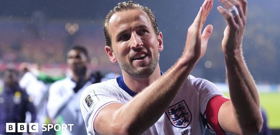 Jugador de Inglaterra aplaudiendo a la afición