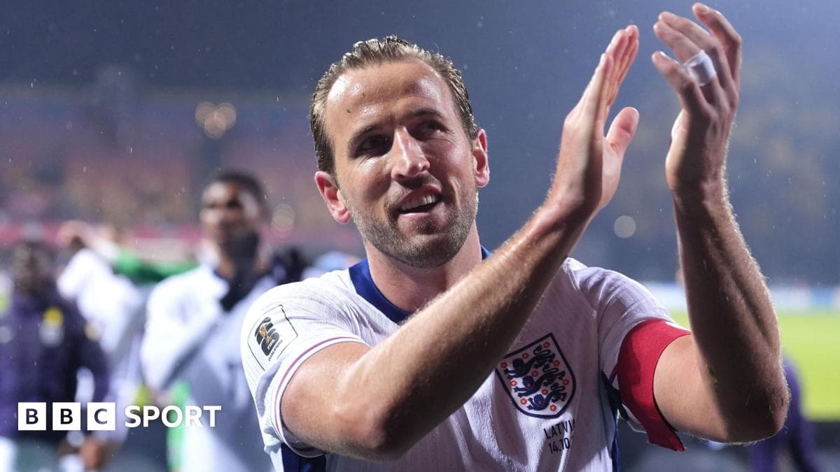 Jugador de Inglaterra aplaudiendo a la afición
