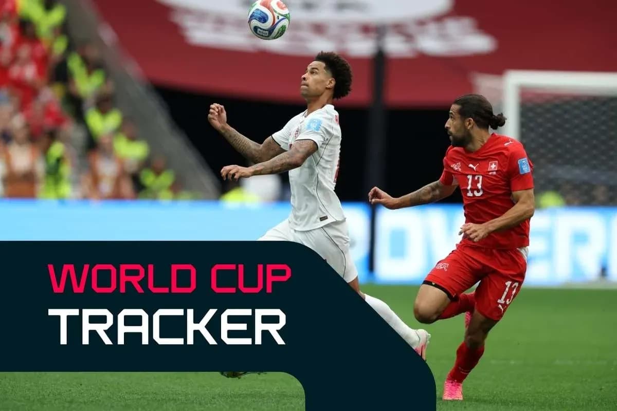 Jugador controlando el balón durante partido de Copa Mundial