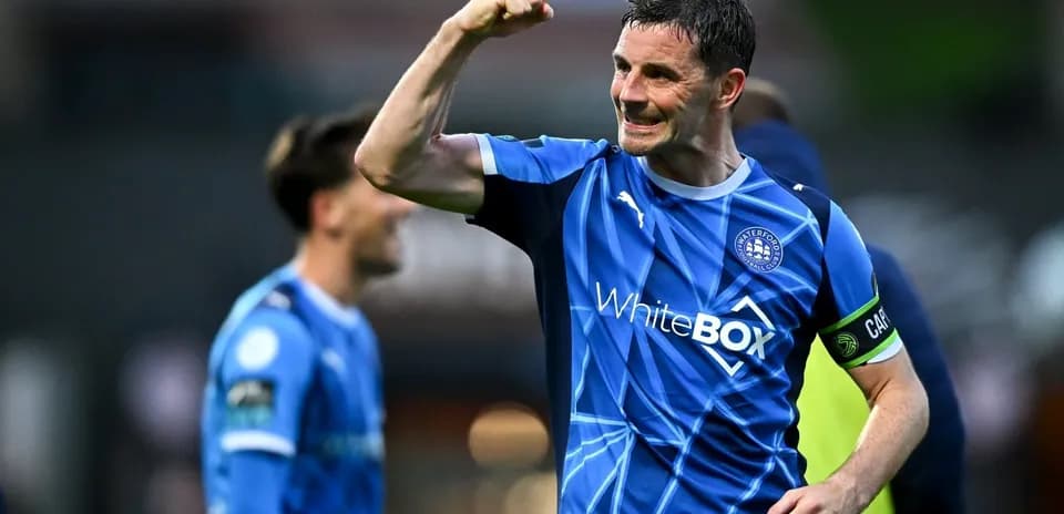 Jugador de Waterford FC celebrando un gol