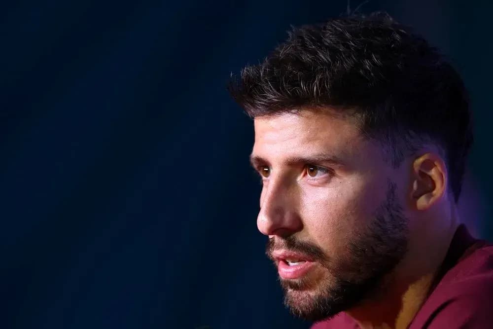 Jugador hablando durante conferencia de prensa