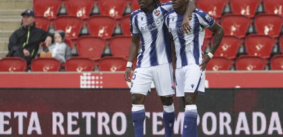 Jugadores de Levante celebrando un gol