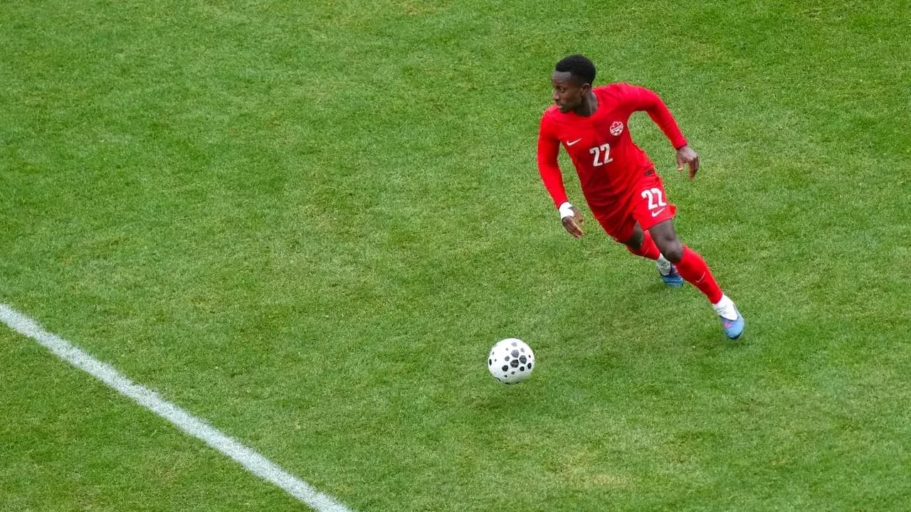 Jugador canadiense en acción durante el partido