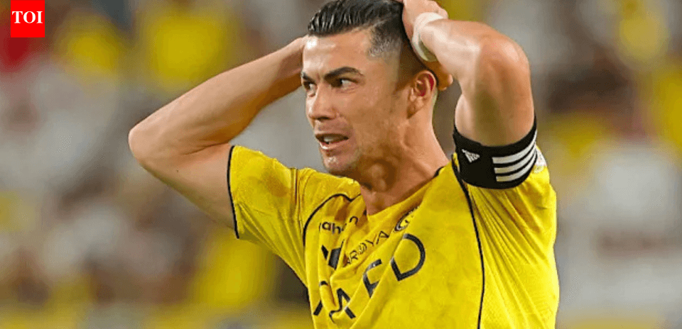 Cristiano Ronaldo con las manos en la cabeza durante el partido