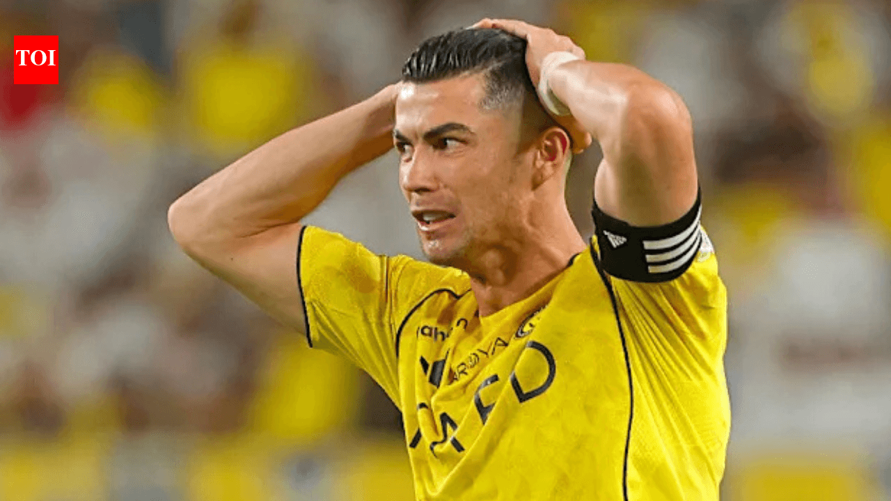 Cristiano Ronaldo con las manos en la cabeza durante el partido