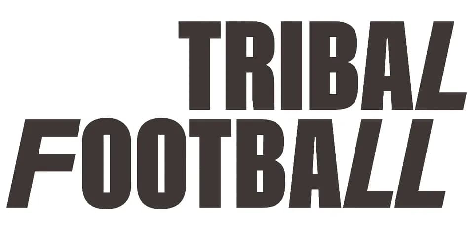 Texto 'TRIBAL FOOTBALL' en letras grandes
