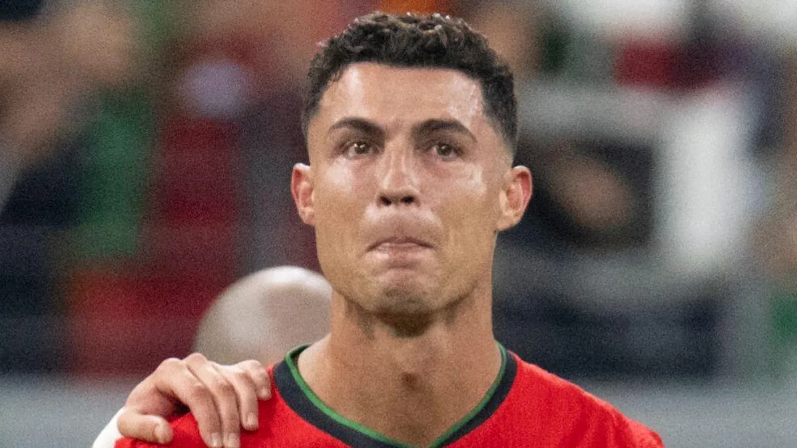 Jugador con camiseta de Portugal tras un partido