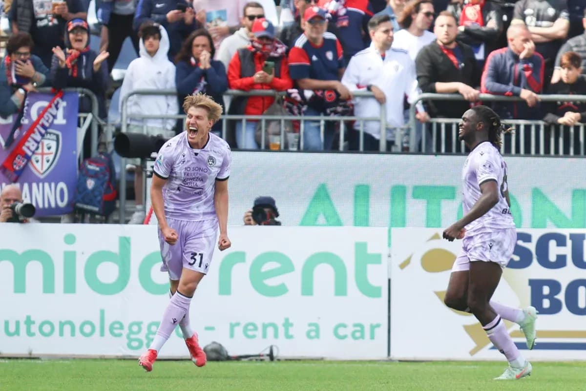 Jugador celebra un gol en Cagliari vs Udinese