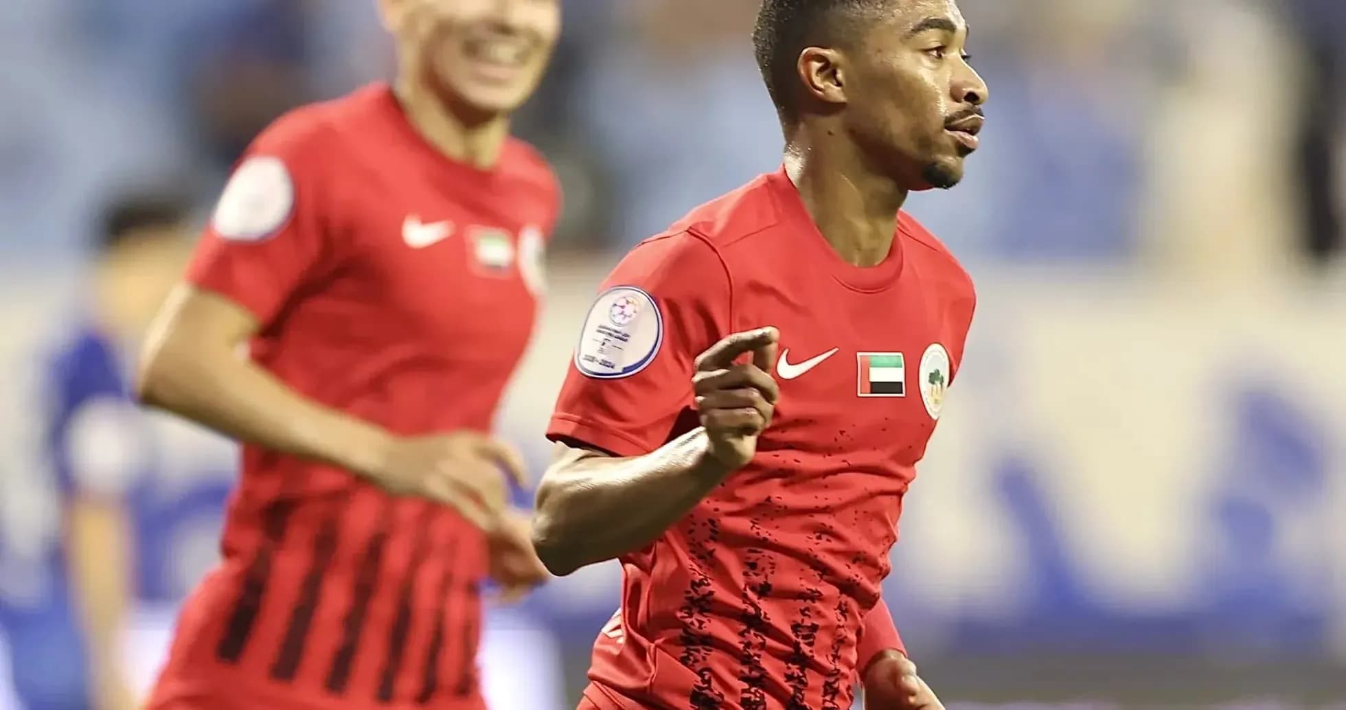 Jugador celebrando gol en partido de fútbol