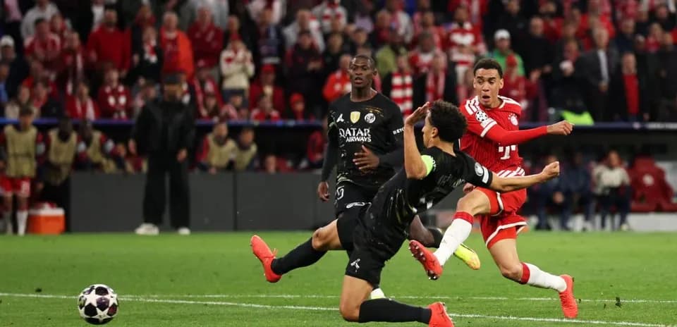 Jugador de Bayern München en acción durante el partido