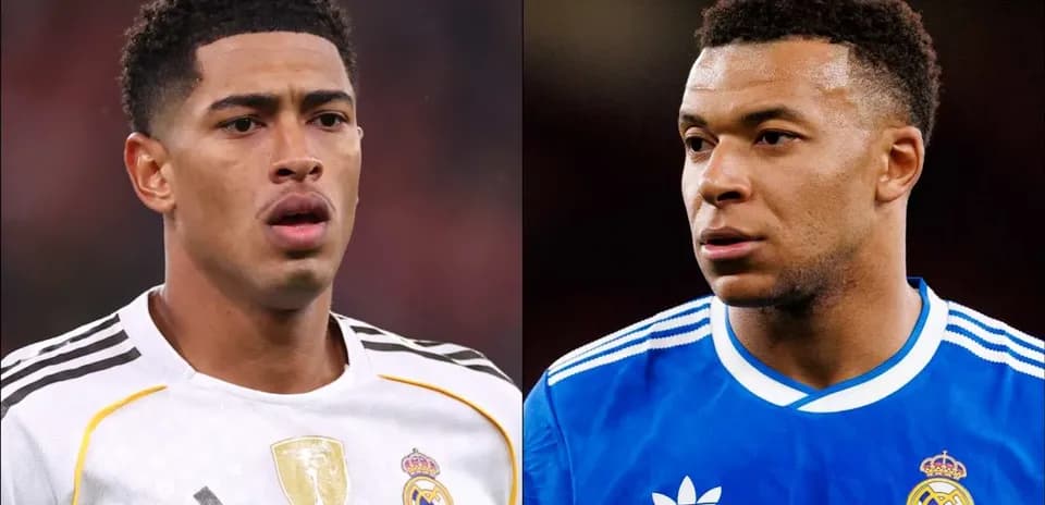 Dos jugadores de fútbol en uniforme de Real Madrid