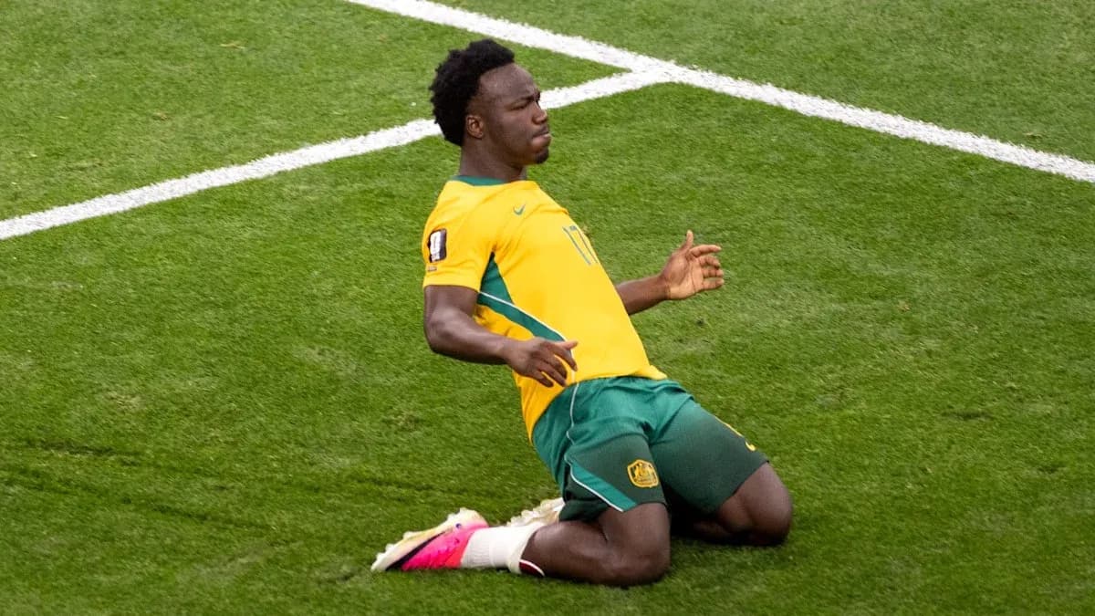 Jugador celebrando en el campo de fútbol
