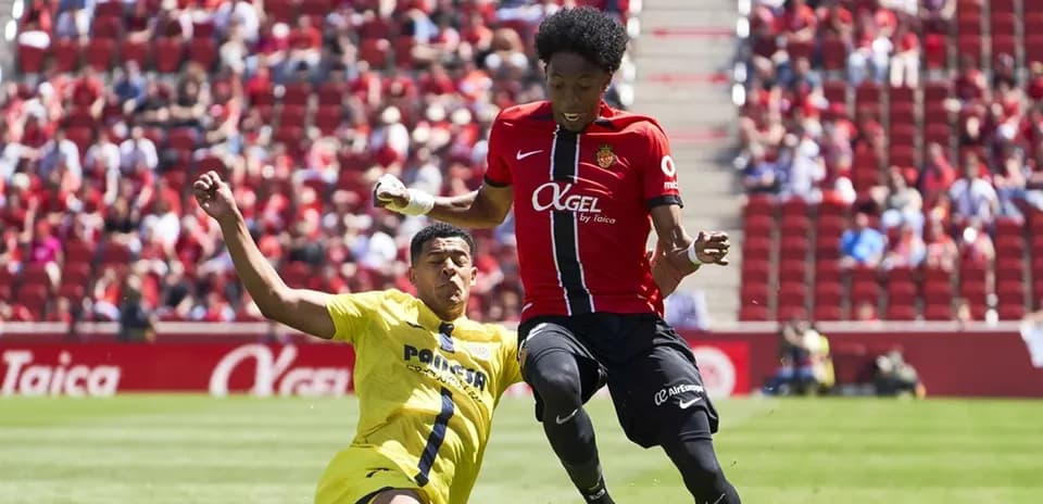 Jugadores de Mallorca y Villarreal en acción
