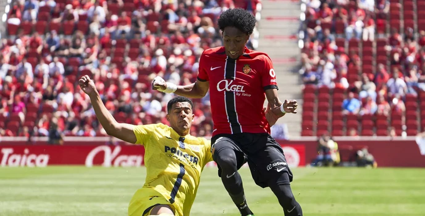 Jugadores de Mallorca y Villarreal en acción