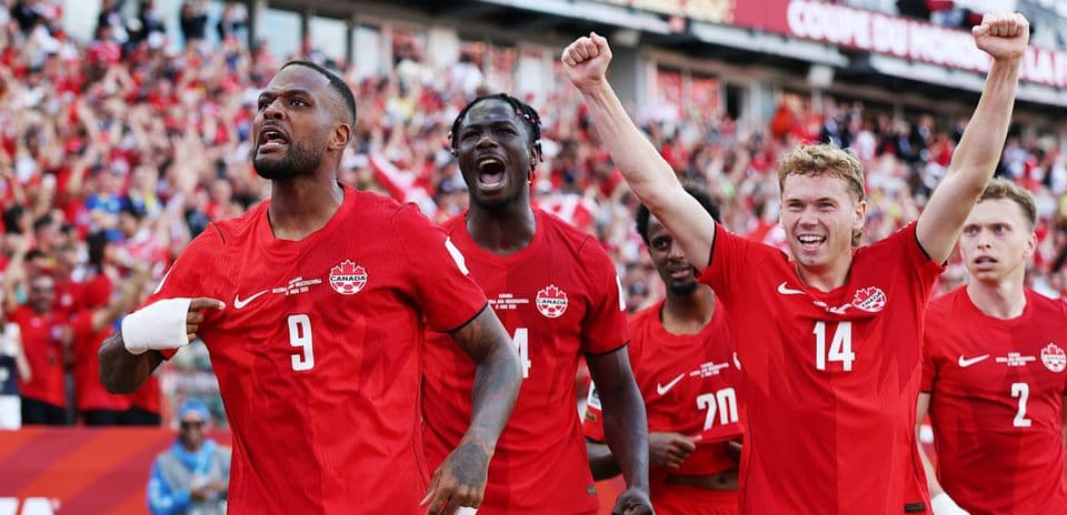 Jugadores de Canadá celebrando un gol