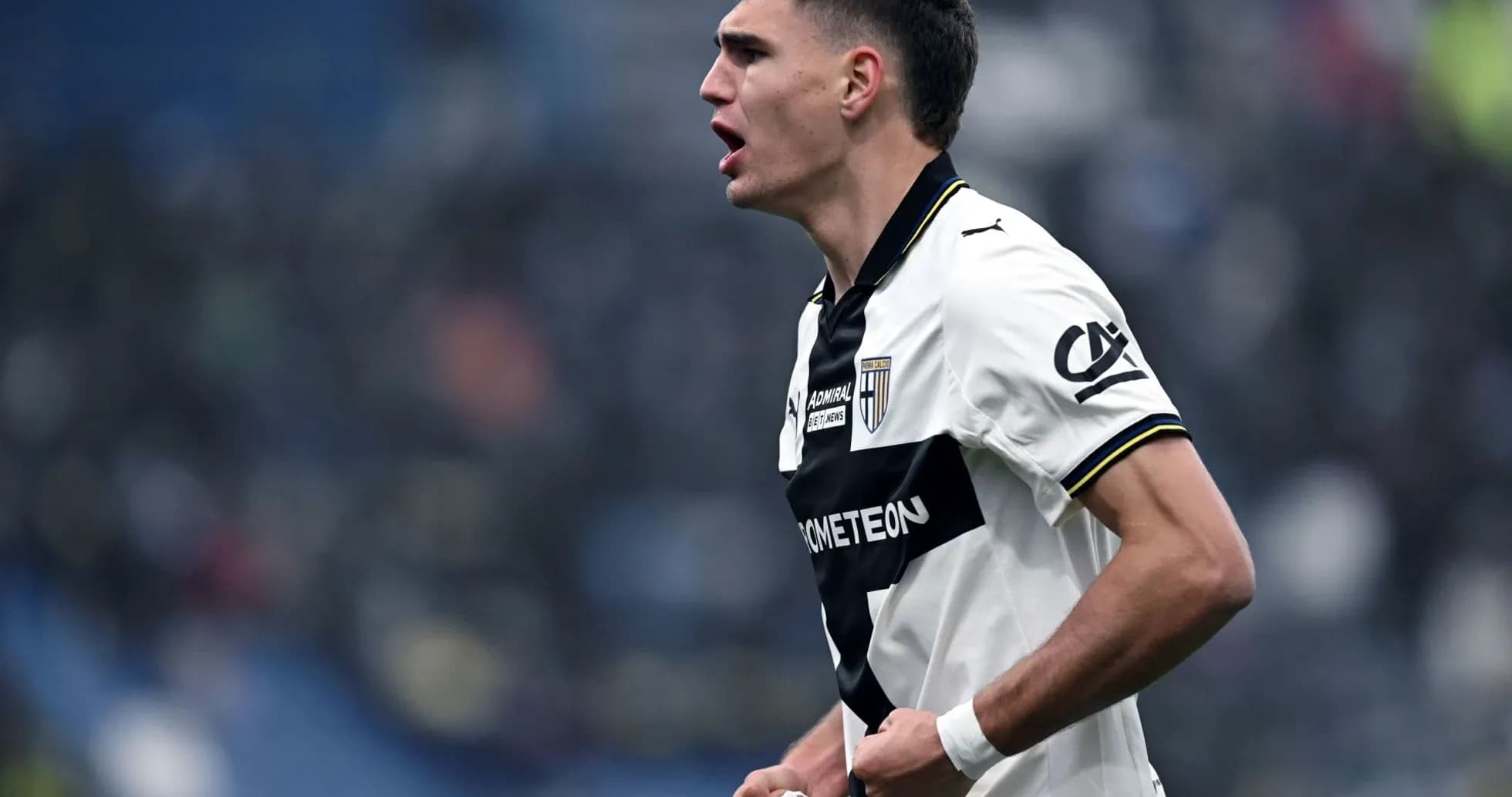 Jugador de Parma celebrando durante un partido
