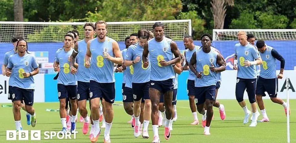Jugadores de Inglaterra corriendo durante entrenamiento