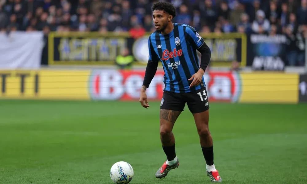 Jugador de Atalanta en acción durante partido