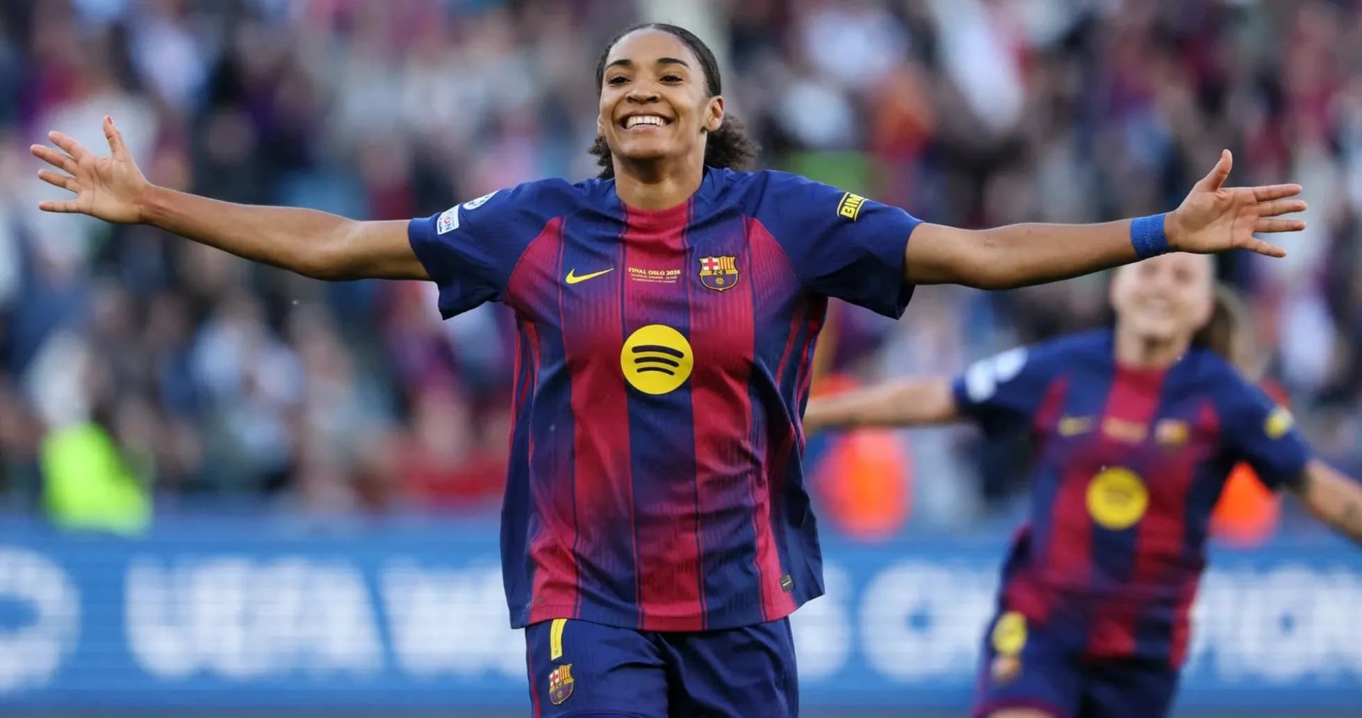 Jugadora del Barcelona celebrando un gol en el partido