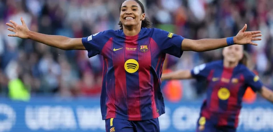 Jugadora del Barcelona celebrando un gol en el partido