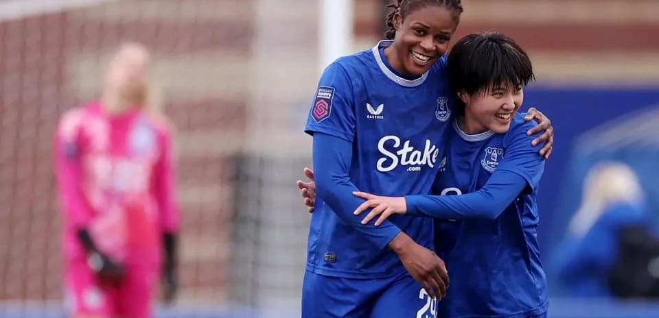 Jugadoras del Everton celebrando un gol