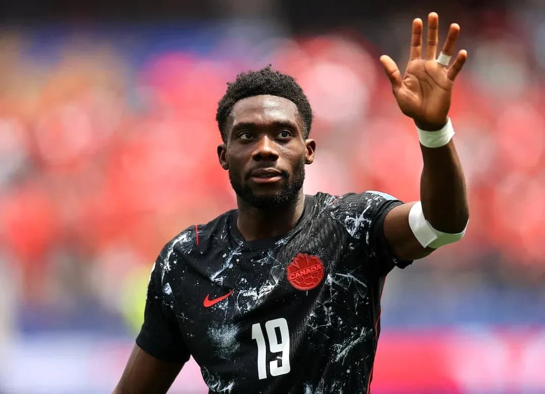 Jugador de Canadá saludando a la afición