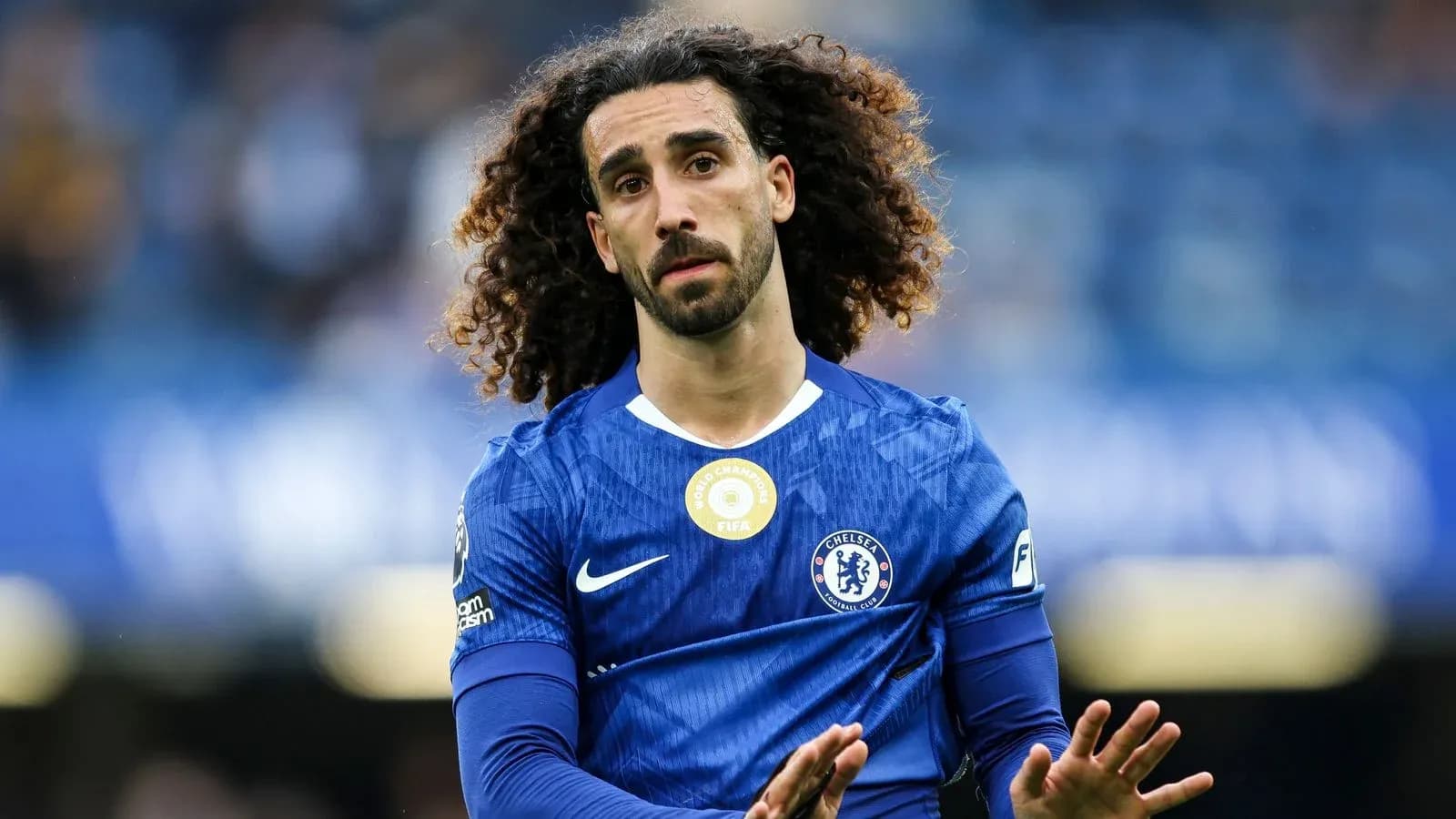 Jugador de Chelsea en el campo durante partido