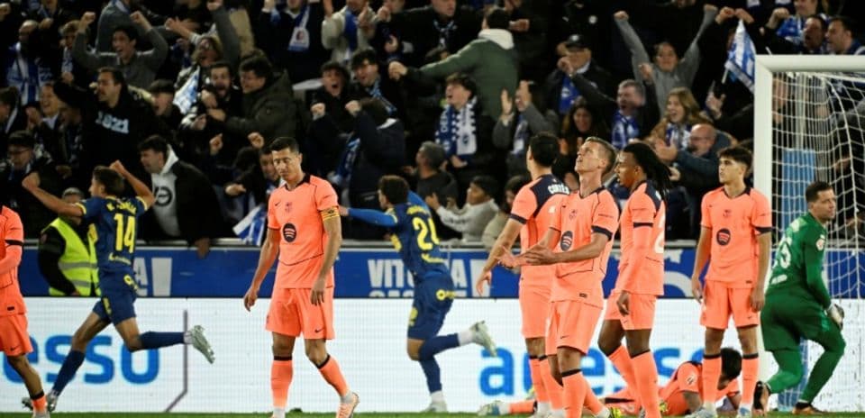 Jugadores de un equipo lamentándose tras un gol rival