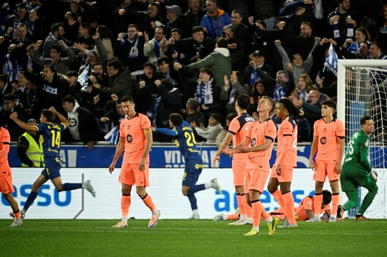 Jugadores de un equipo lamentándose tras un gol rival