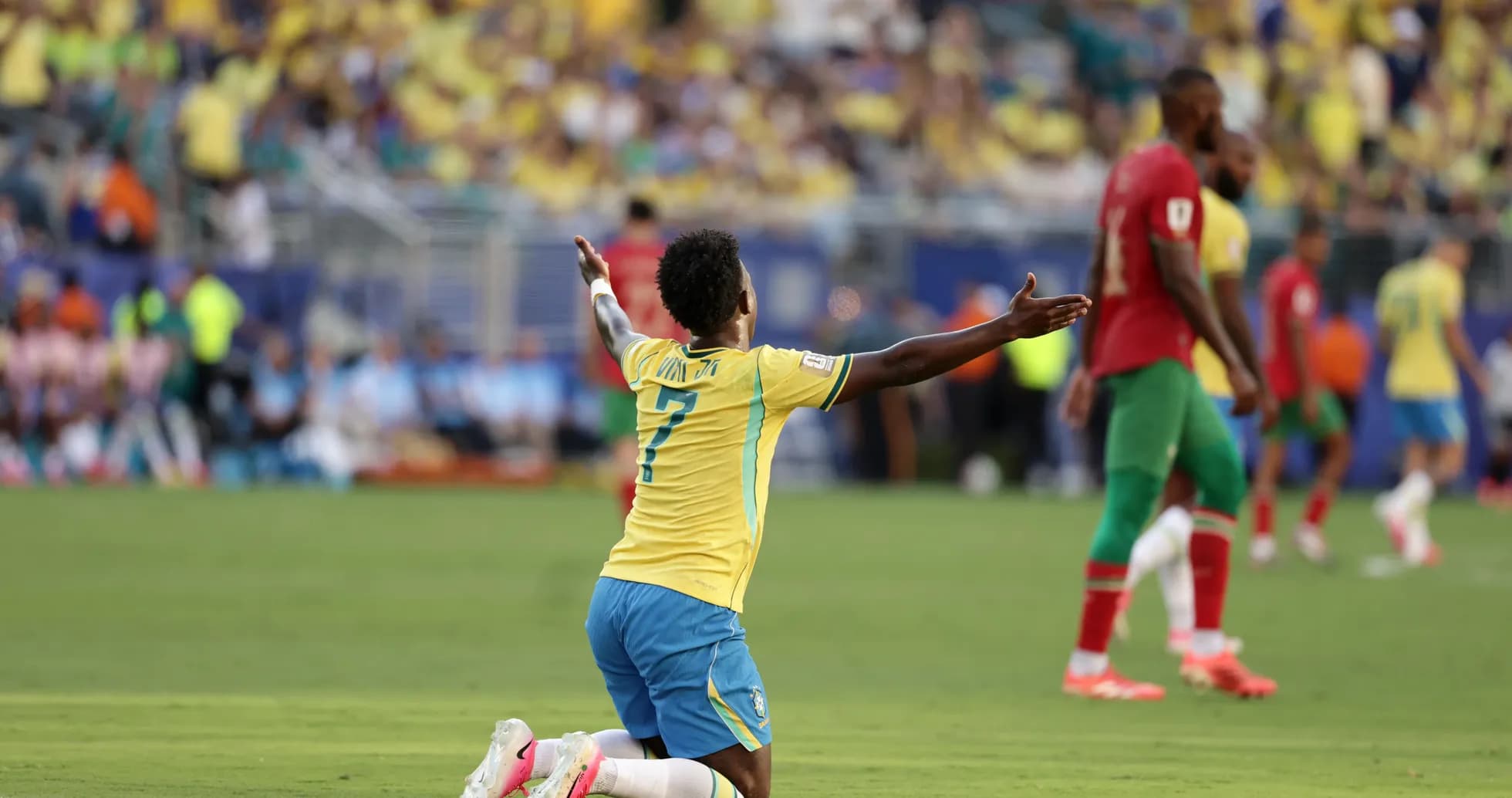 Jugador brasileño en acción durante el partido